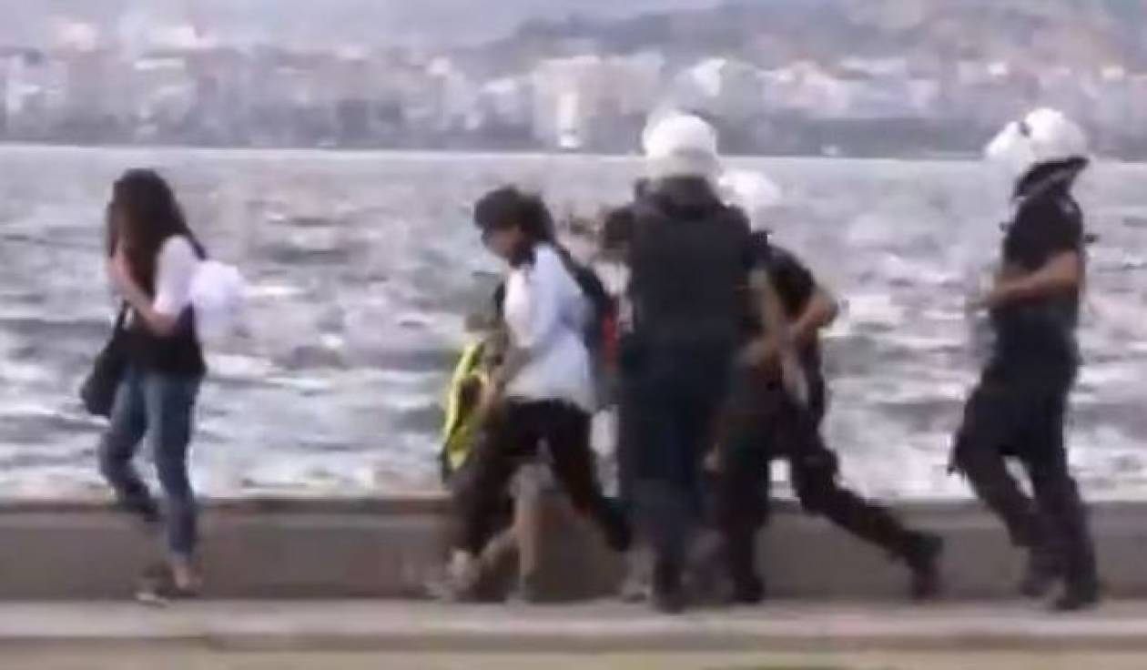 Τουρκία: Σοκ-Η αστυνομία επιτίθεται σε περαστικούς! (βίντεο)