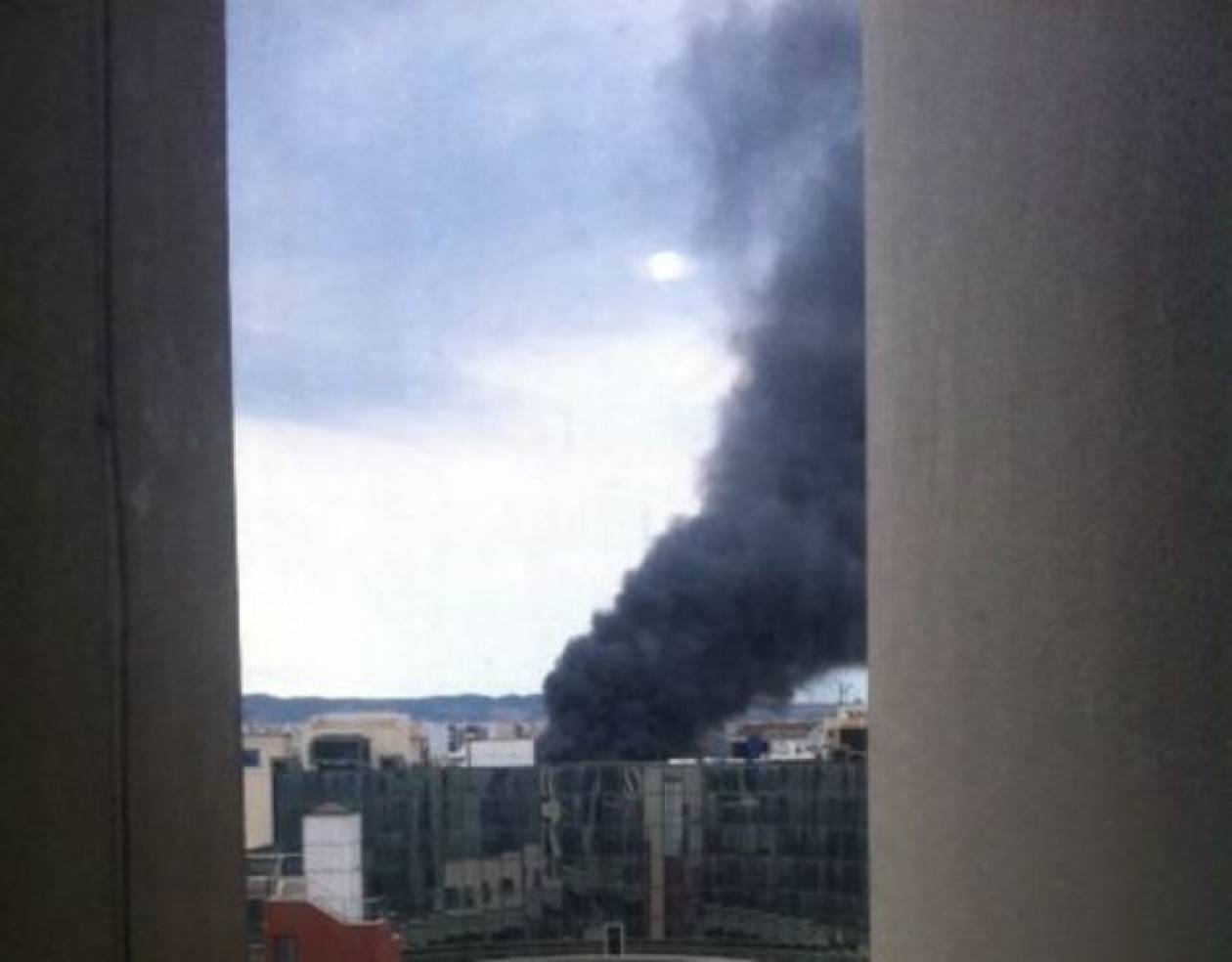Θεσσαλονίκη: Συναγερμός στο λιμάνι από πυρκαγιά (video)