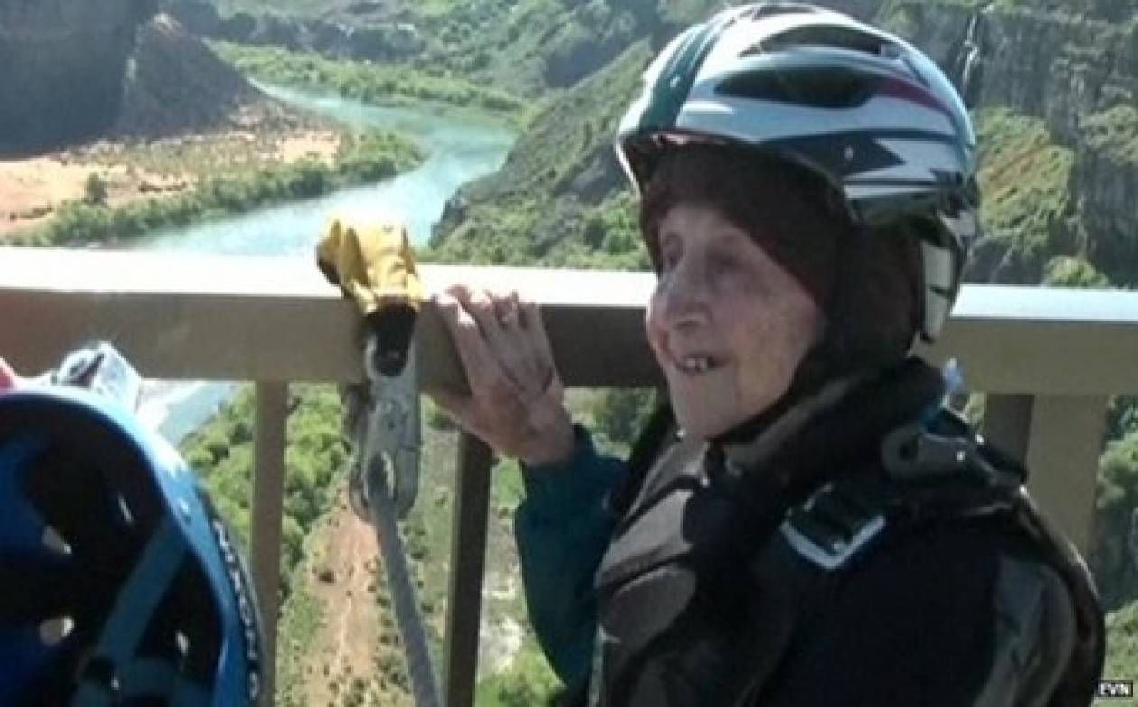 Βίντεο: Σούπερ-γιαγιά έκανε... ελεύθερη πτώση!