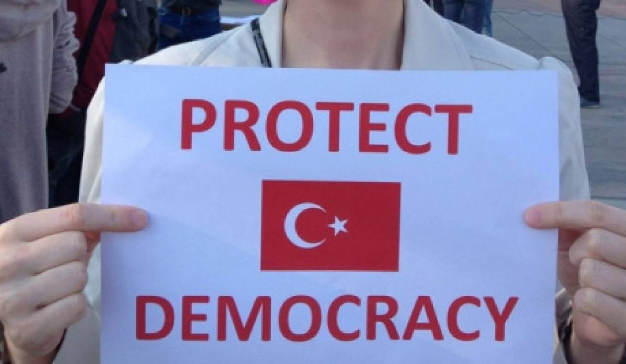 RT: Διαμαρτυρίες στην Τουρκία: Aραγε θα παρέμβει ο στρατός;