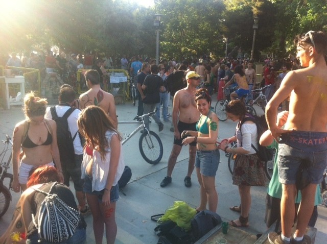 Θεσσαλονίκη: Ποδηλάτες βγήκαν από τα ρούχα τους (pics-vid)