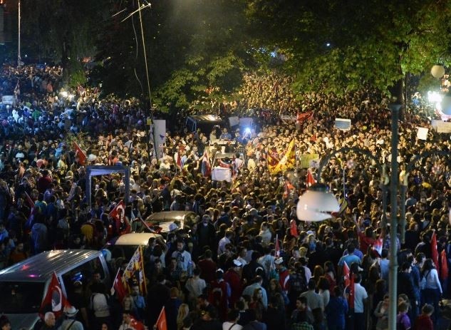 Τουρκία: Γέμισε ασφυκτικά η πλατεία Ταξίμ (pics)