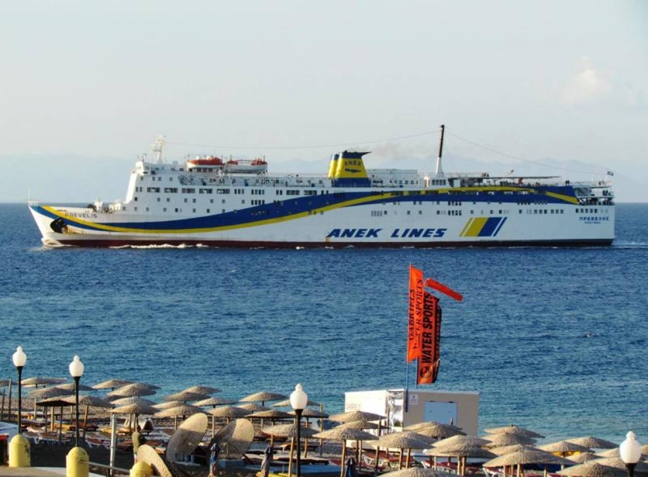 Μηχανική βλάβη για το πλοίο «Πρέβελης» στη Χάλκη
