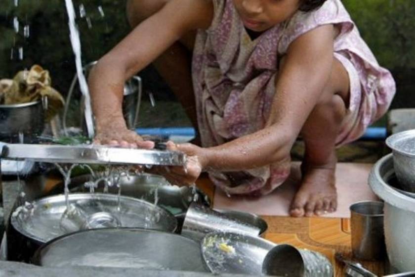 Εκατομμύρια παιδιά σε όλο τον κόσμο εργάζονται ως «παραπαίδια»