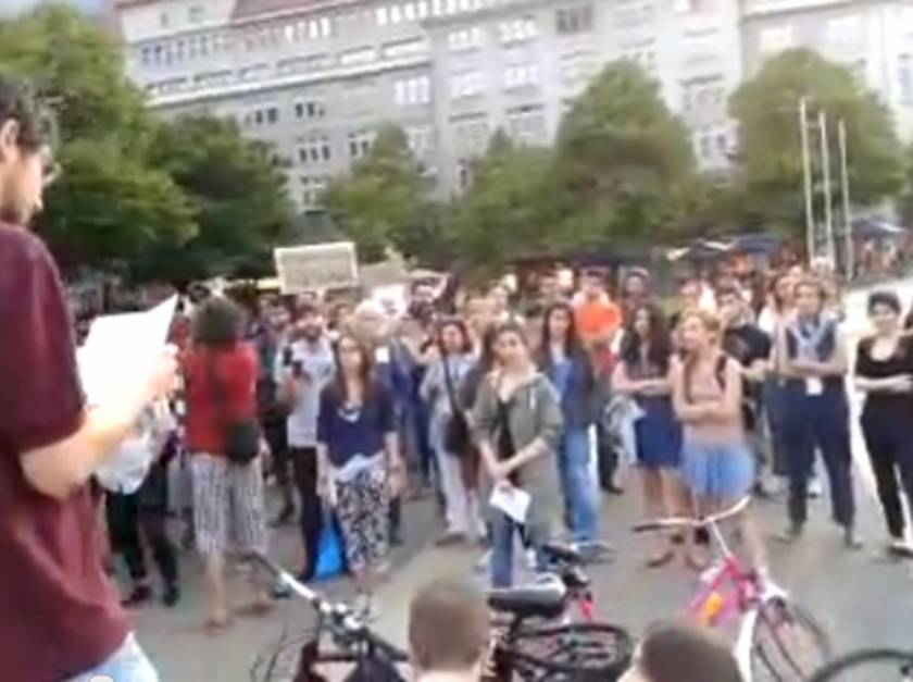 Διαμαρτυρία για την ΕΡΤ στο Βερολίνο (Βίντεο)