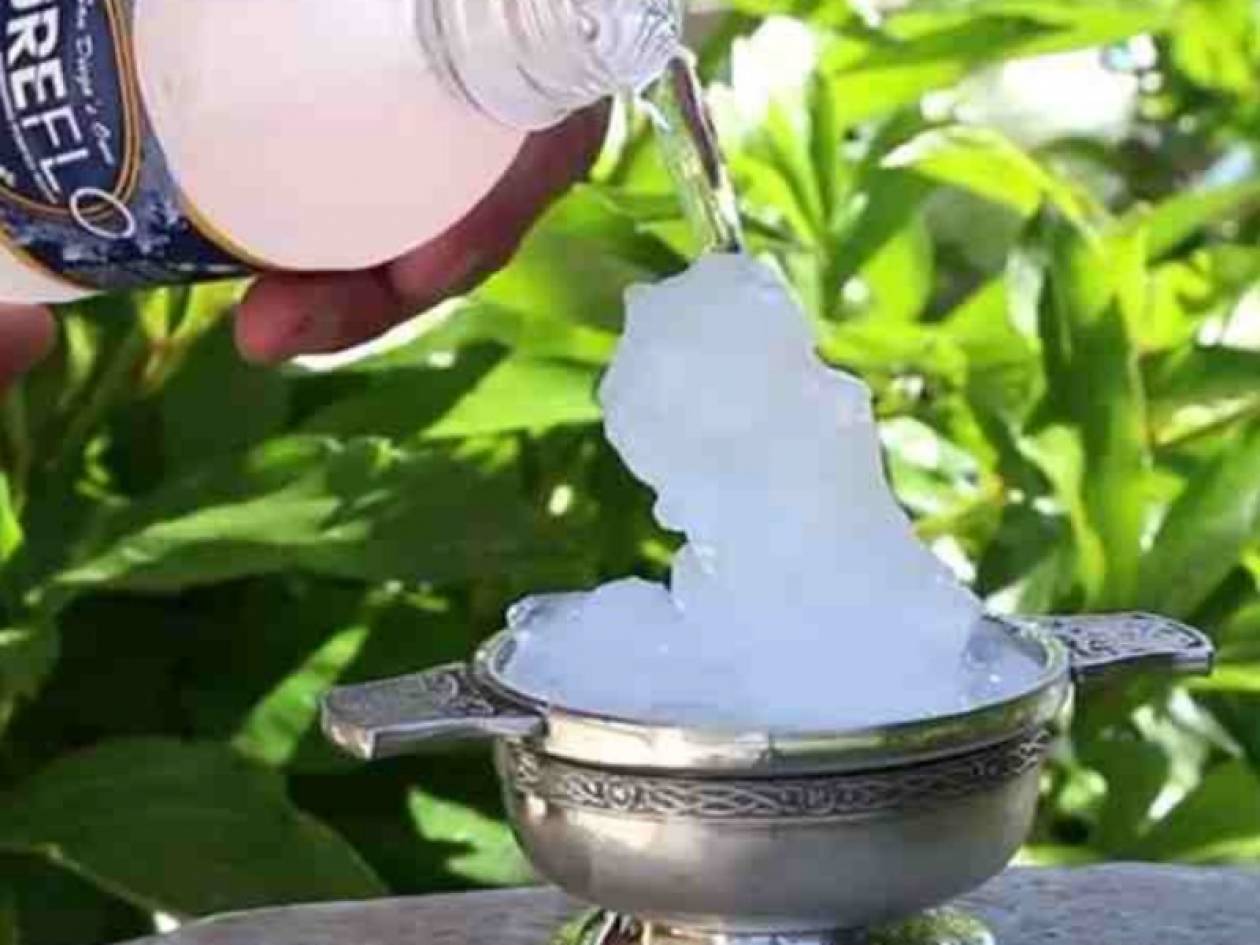 Βίντεο:Πώς να μετατρέψετε το νερό σε πάγο με μια κίνηση