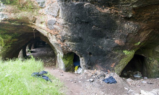 Ξαναγυρνάνε σε σπηλιές λόγω της κρίσης (pics)