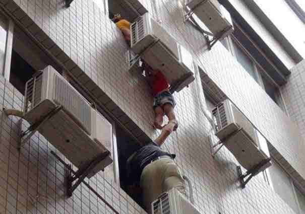 Δείτε πώς ένα air condition έσωσε τη ζωή 5χρονου στην Κίνα