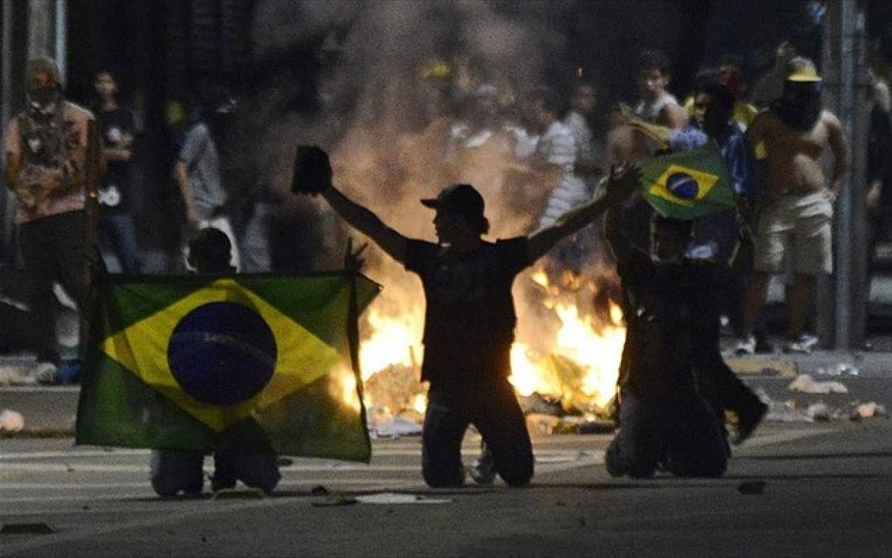 Βραζιλία: Διάλογο με τους διαδηλωτές υπόσχεται η Ρούσεφ