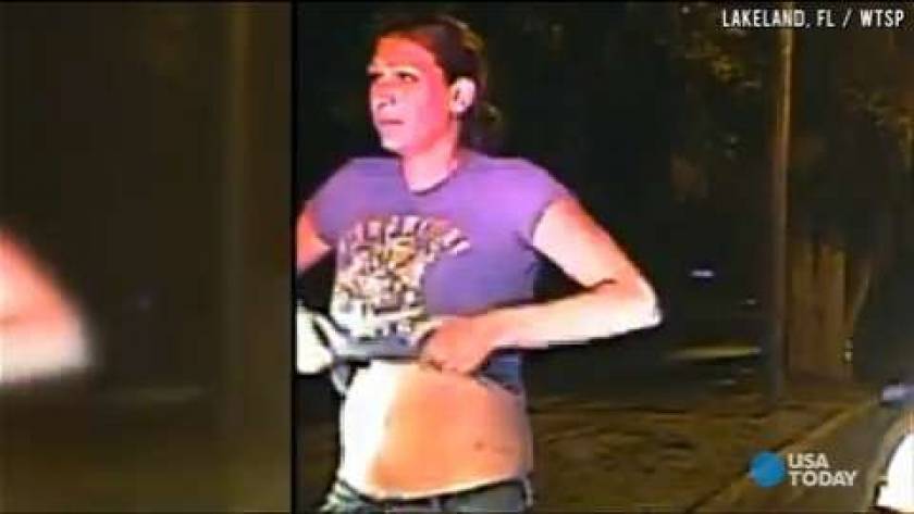 Βίντεο: Αστυνομικός ανάγκασε γυναίκα οδηγό να σηκώσει τη μπλούζα της!