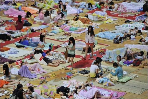 Δείτε πως ξεφεύγουν από τη ζέστη οι φοιτητές στην Κίνα (pics)