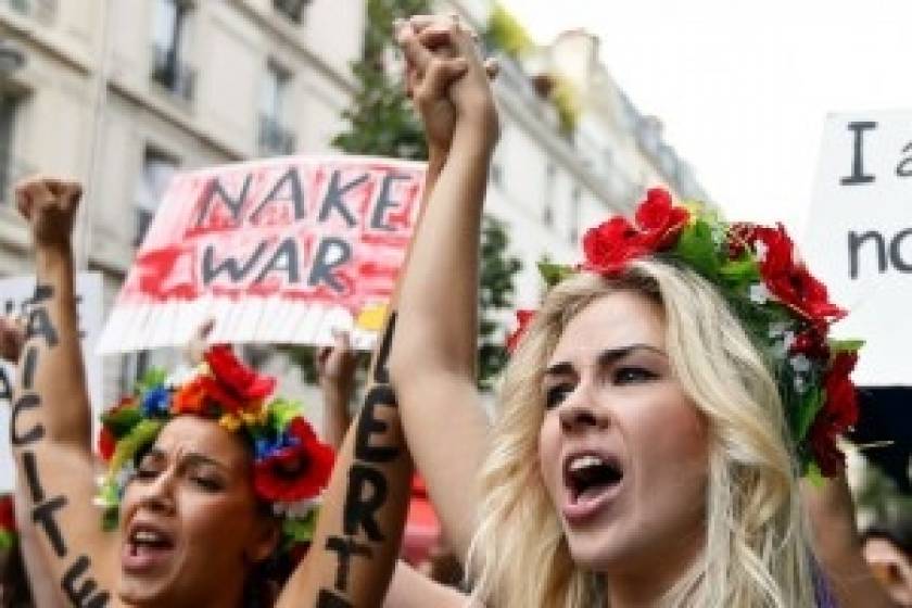 Στο Παρίσι οι «ελεύθερες» Femen