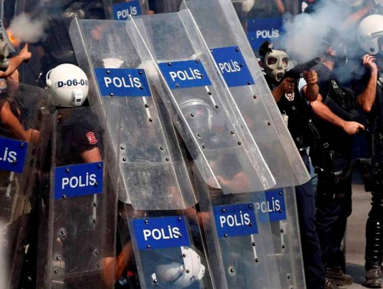 Τούρκοι αστυνομικοί άνοιξαν πυρ και σκότωσαν διαδηλωτή
