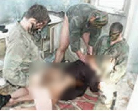 Εικόνες – φρίκης: Αμερικανοί στρατιώτες βιάζουν κρατούμενη στο Ιράκ