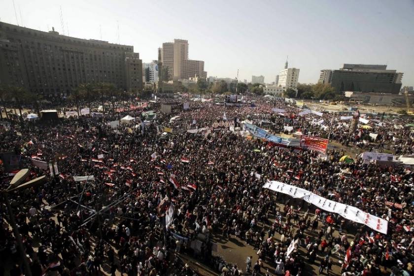 Αίγυπτος: Χιλιάδες διαδηλωτές συρρέουν στην πλατεία Ταχρίρ