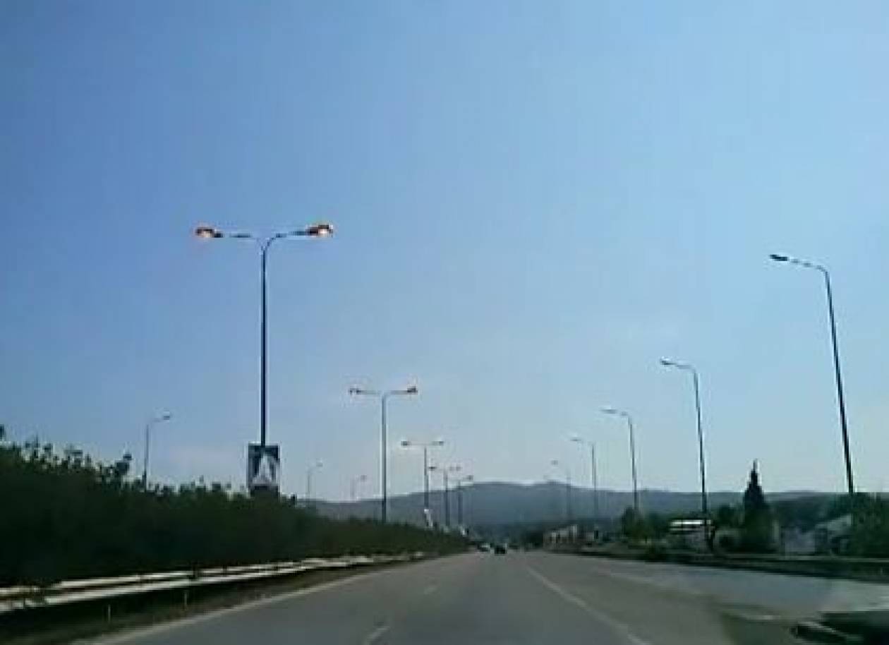 Θεσσαλονίκη: Τζάμπα καίει η λάμπα! (κυριολεκτικά)