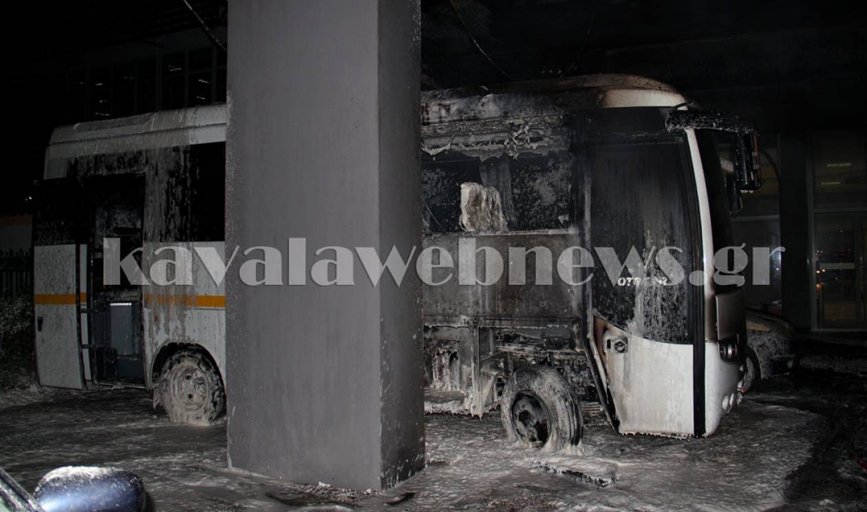 Στις φλόγες οχήματα της αντιπεριφέρειας στην Καβάλα (φωτο/βίντεο)