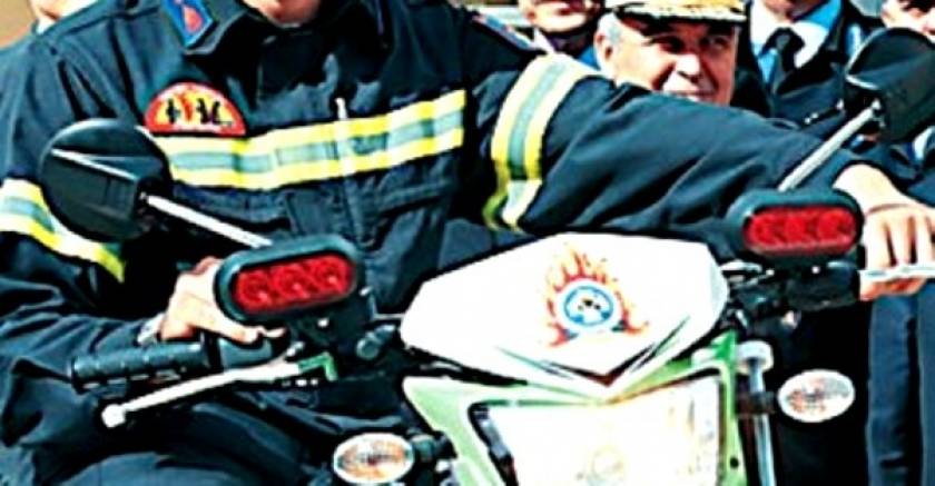 Πυροσβέστης σκοτώθηκε σε τροχαίο στην παραλιακή Καλυβίων