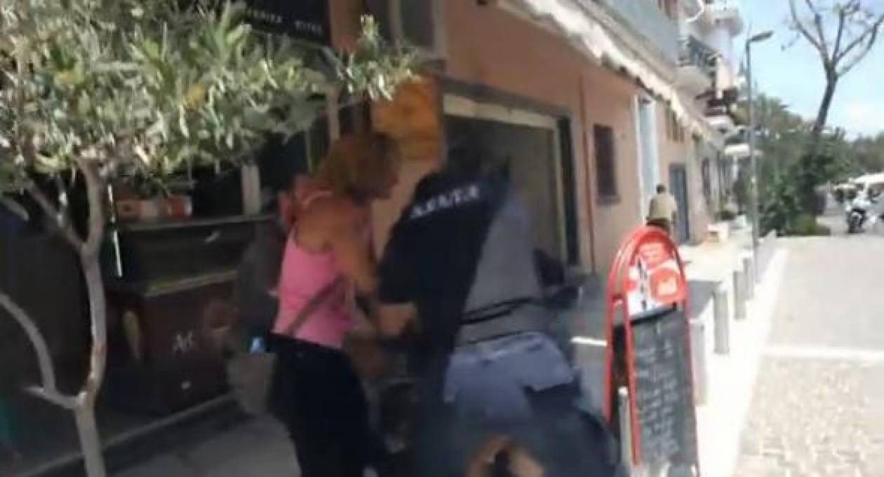 Βίντεο: Έφοδος της Αστυνομίας στην πορεία για τον Κ. Σακκά