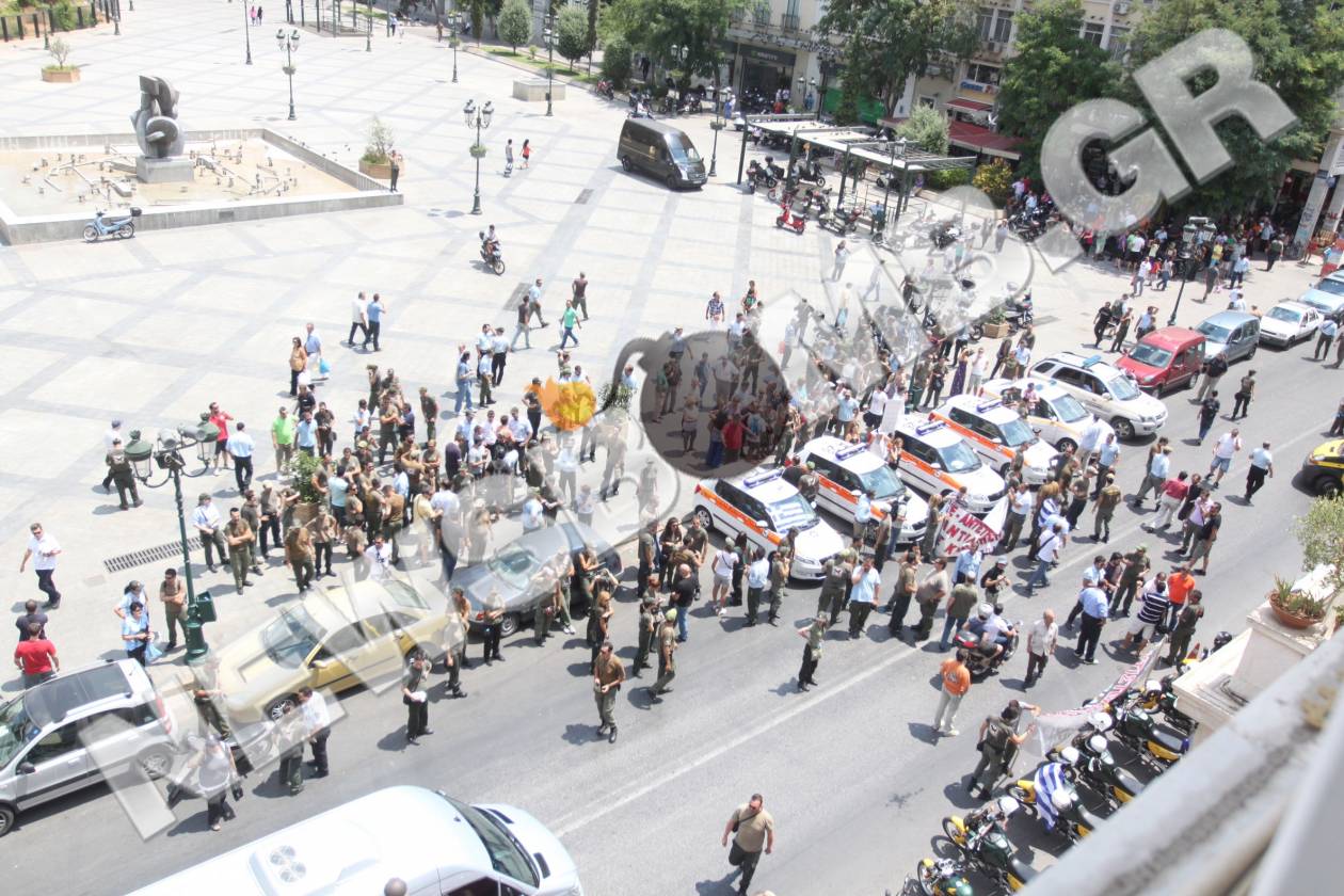 Στην πλατεία Κοτζιά οι εργαζόμενοι στη Δημοτική Αστυνομία