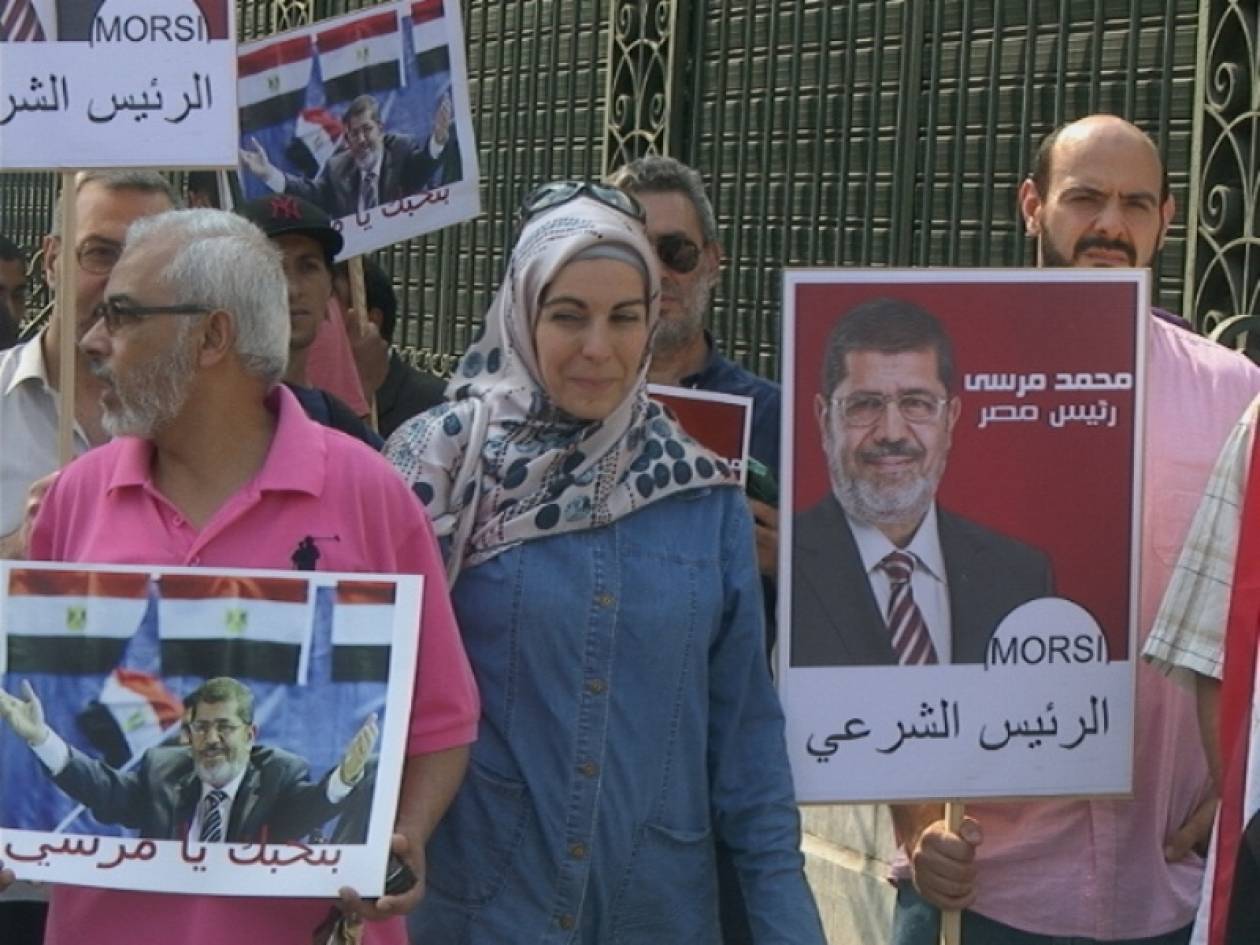 Ισλαμιστές πραγματοποιούν συγκέντρωση έξω απ'την πρεσβεία της Αιγύπτου