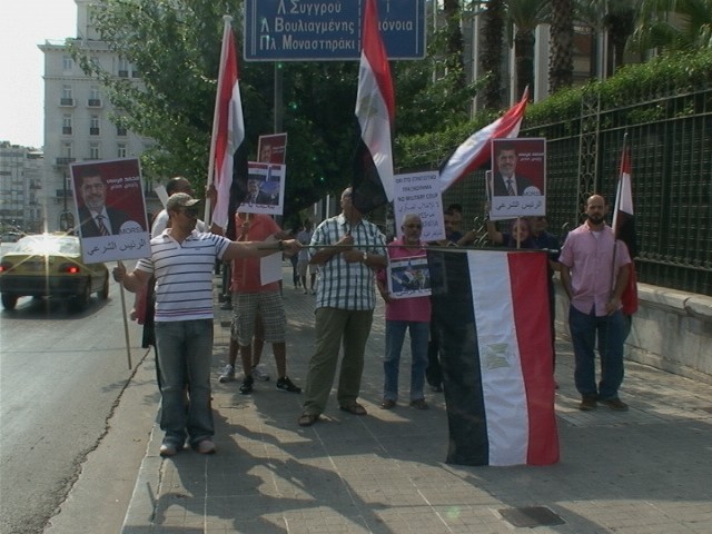 Ισλαμιστές πραγματοποιούν συγκέντρωση έξω απ'την πρεσβεία της Αιγύπτου