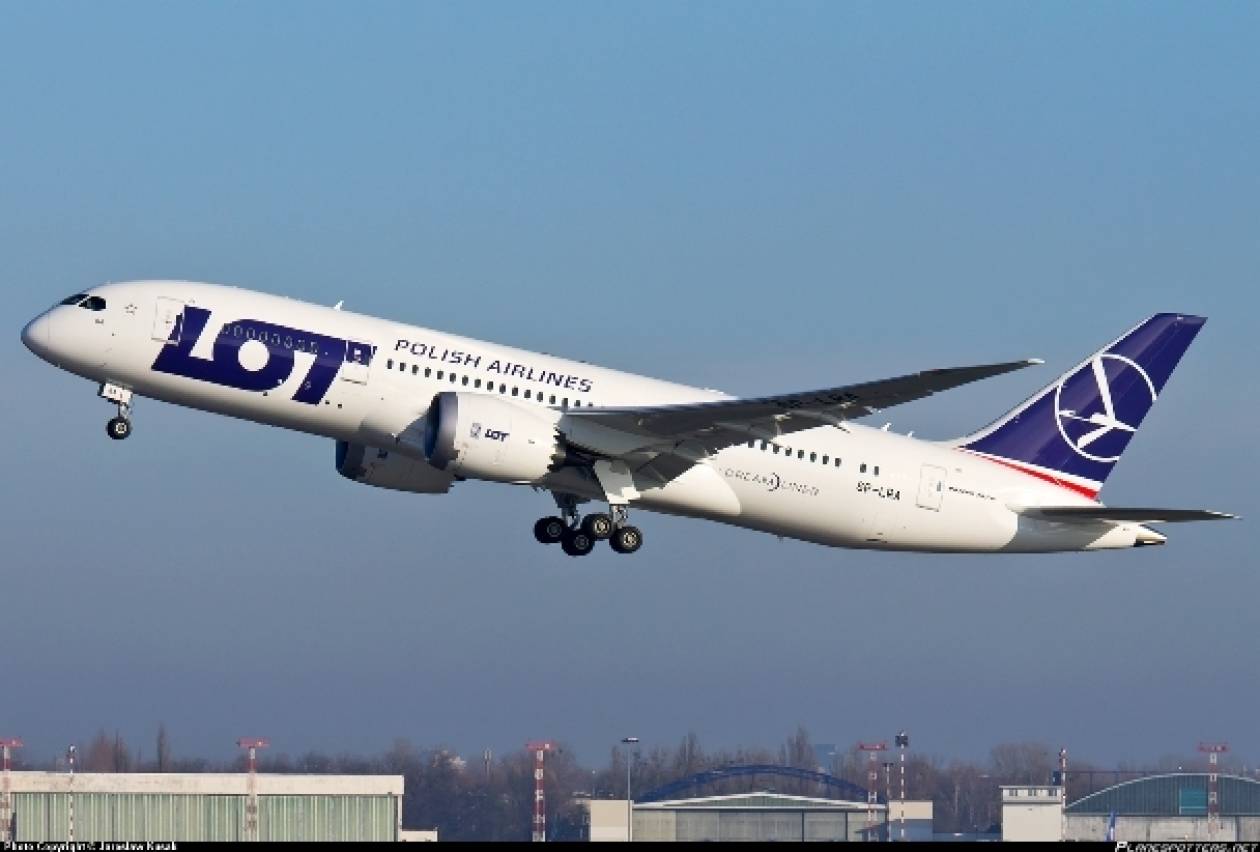 Η αεροπορική εταιρεία LOT δεν θα καθηλώσει τα  Dreamliner που διαθέτει