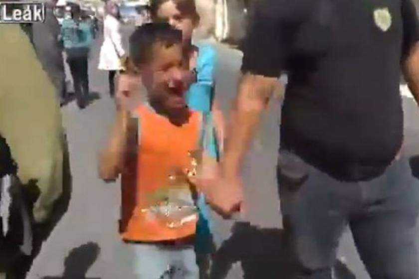 Πεντάχρονος Παλαιστίνιος σπαράζει κατά τη σύλληψή του (vid)