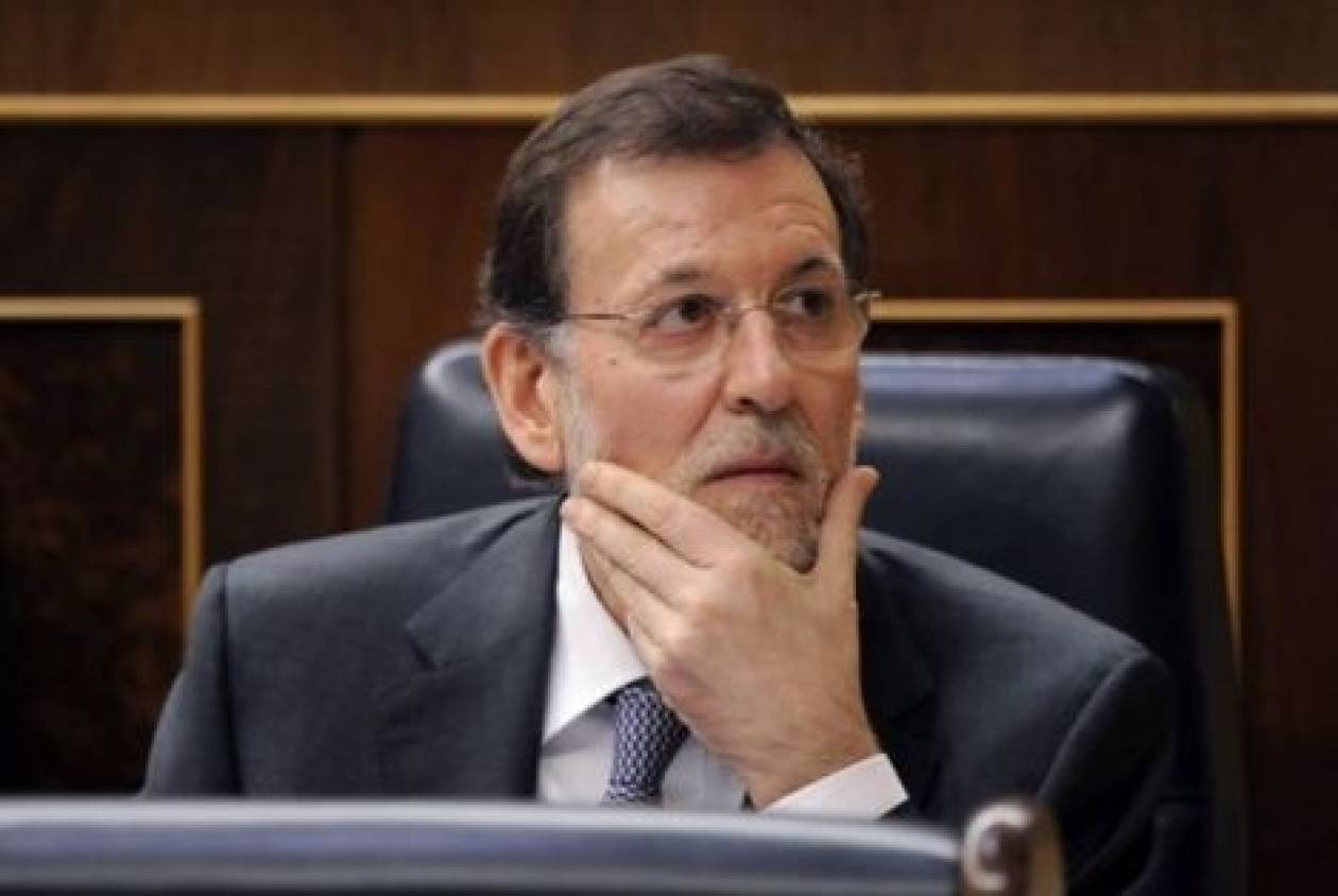 Ισπανία: Δεν παραιτείται ο Ραχόι παρά τα «κρυφά ταμεία»
