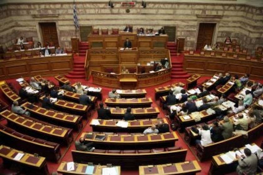 Σκληρή κόντρα κυβέρνησης-ΣΥΡΙΖΑ στη Βουλή