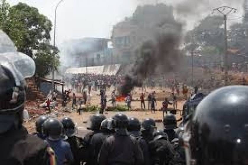 Γουινέα: 16 νεκροί και 80 τραυματίες σε συγκρούσεις μεταξύ δύο φυλών