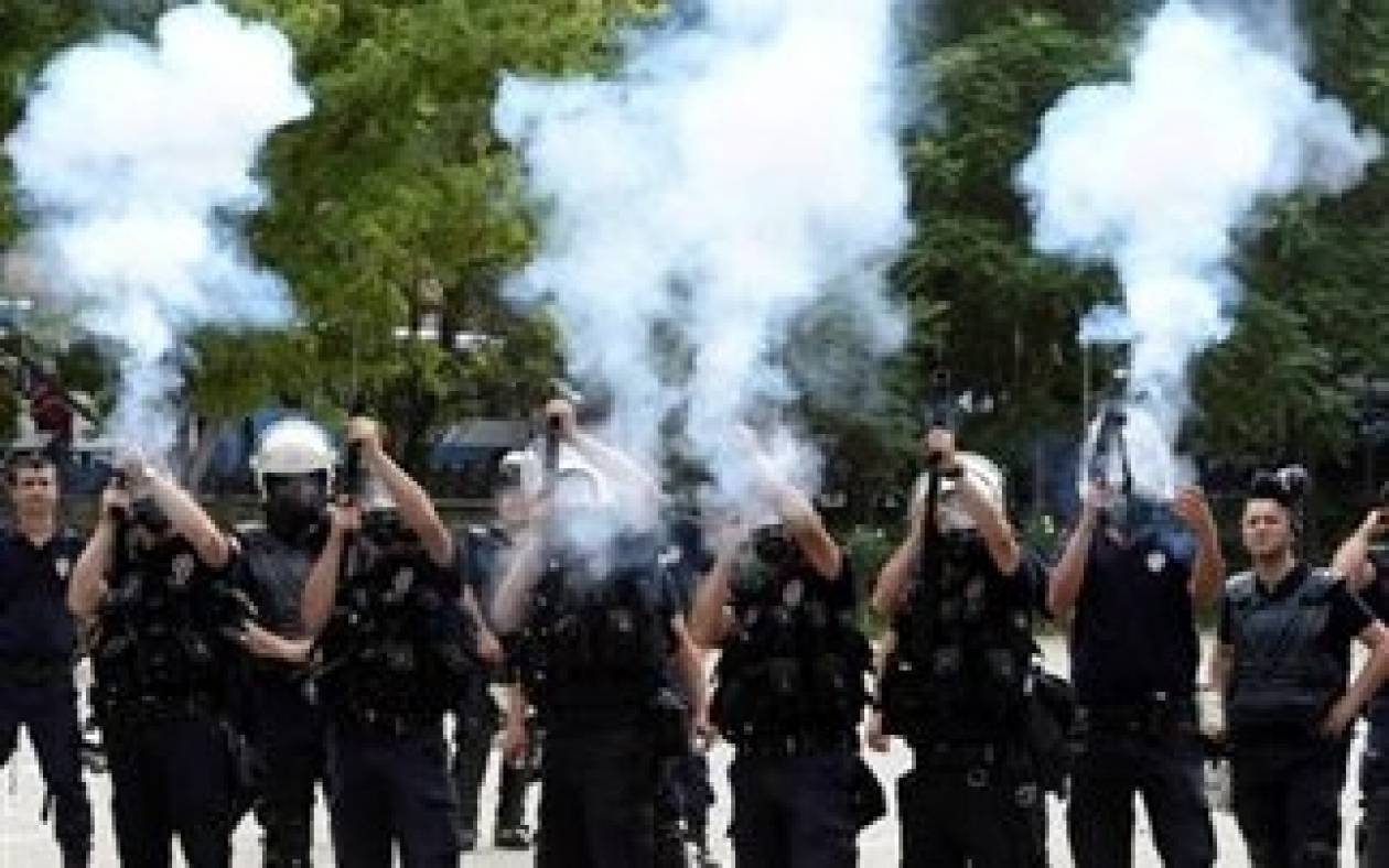 Τουρκία: «Ανεύθυνη πράξη» η ρίψη δακρυγόνων από κοντινή απόσταση