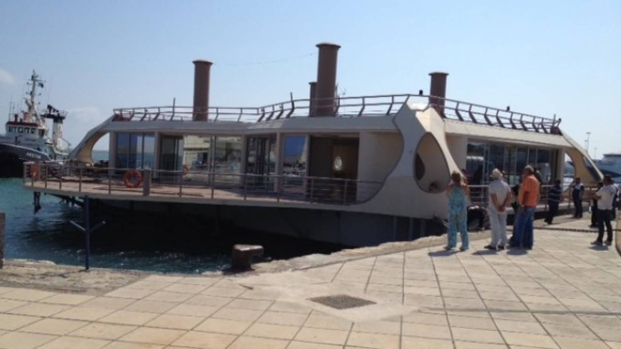 Πλωτό κέντρο διασκέδασης στο λιμάνι Ηρακλείου