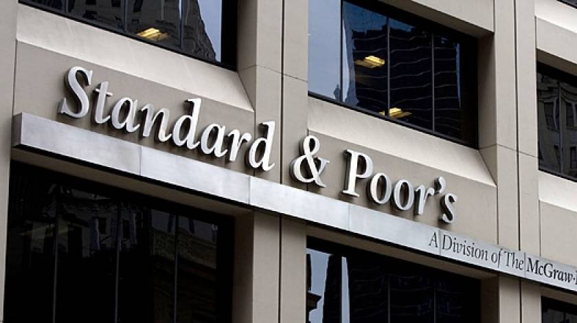 Δεκαεπτά ιταλικές τράπεζες υποβαθμίζει ο Οίκος Standard & Poor΄s