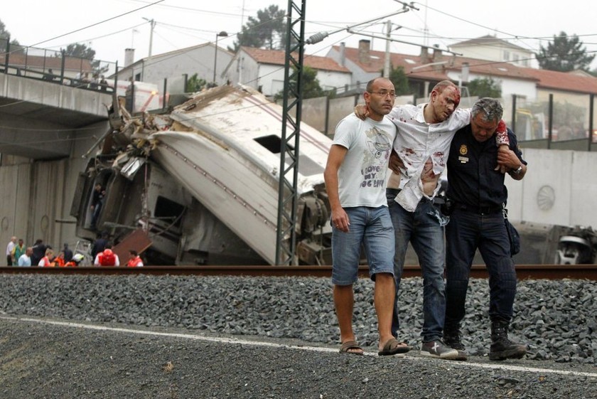 Βίντεο – ΣΟΚ: Η στιγμή του εκτροχιασμού του τρένου στην Ισπανία