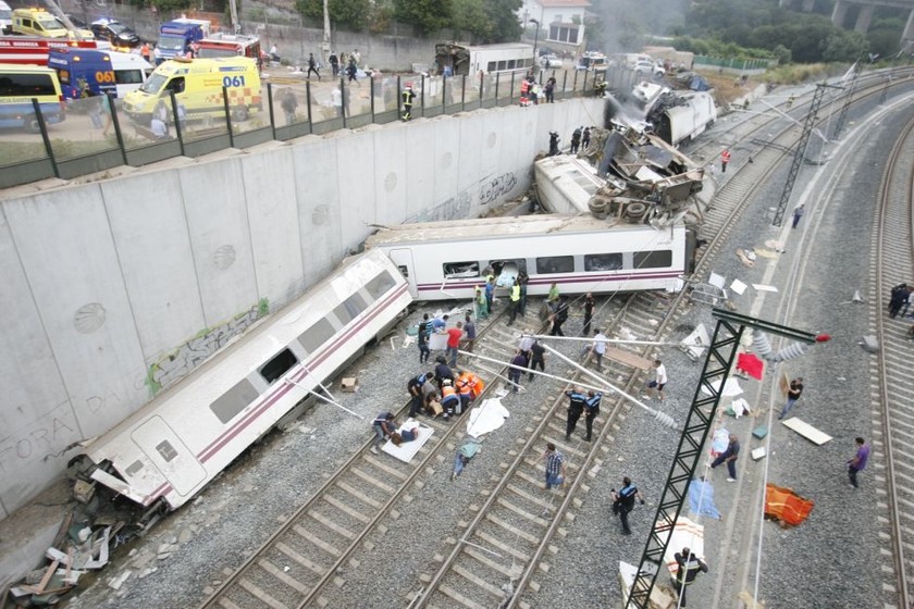 Τι προκάλεσε τον εκτροχιασμό του τρένου στην Ισπανία