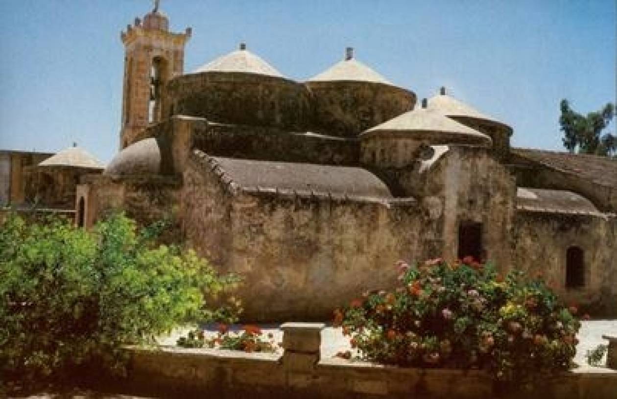 Κοσμοσυρροή στο πανηγύρι της Αγίας Παρασκευής στην Κύπρο