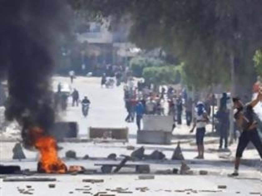 Ένας νεκρός σε συγκρούσεις στην Τυνησία