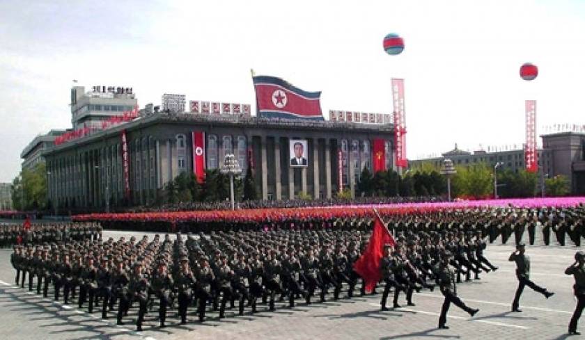 Στρατιωτική παρέλαση στη Βόρεια Κορέα