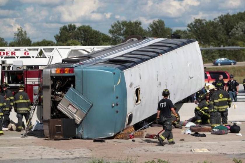 Τρεις νεκροί από ανατροπή λεωφορείου στην Ινδιανάπολη