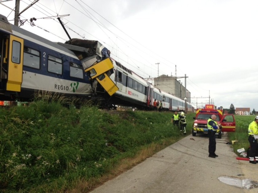 Ελβετία: Νέα τραγωδία - Μετωπική σύγκρουση δυο τρένων 
