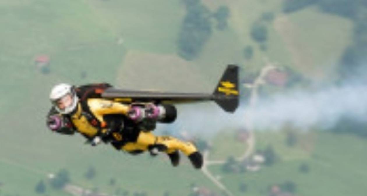 Ο Ελβετός «Jetman» ετοιμάζεται να πετάξει πάνω από την Αμερική