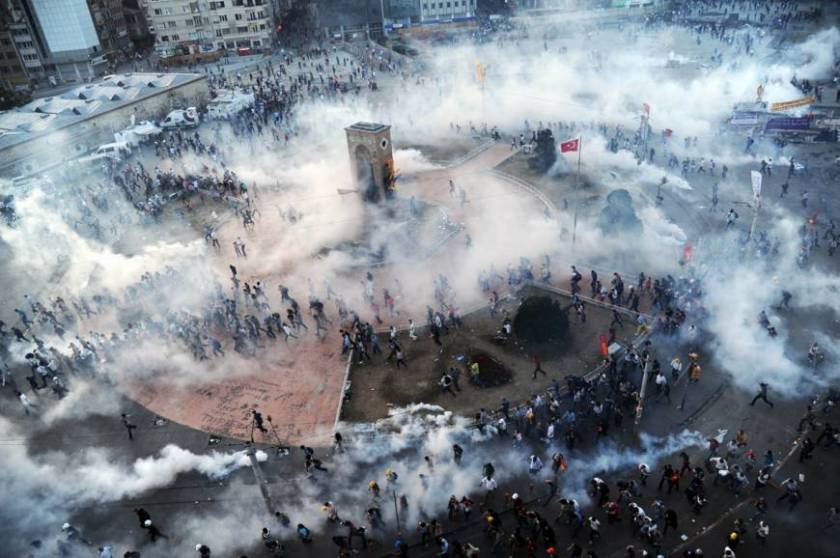 Αντικυβερνητικές διαδηλώσεις με... δακρυγόνα στη Τουρκία