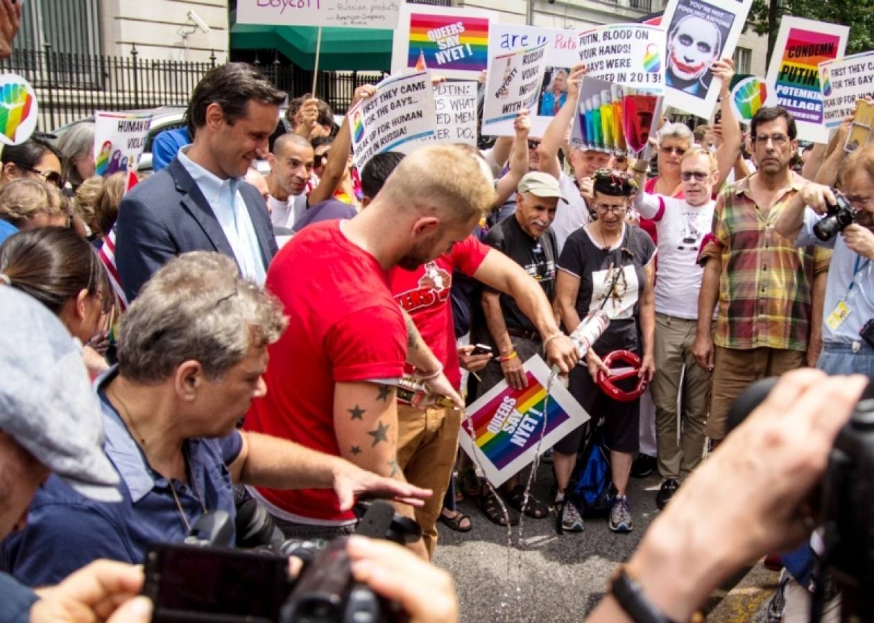 Μποϊκοτάζ στις ρώσικες βότκες κάνουν τα γκέι μπαρ στη Νέα Υόρκη