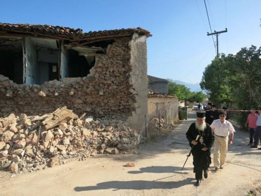 Στα σεισμόπληκτα χωριά της Λοκρίδας ο Μητροπολίτης Νικόλαος