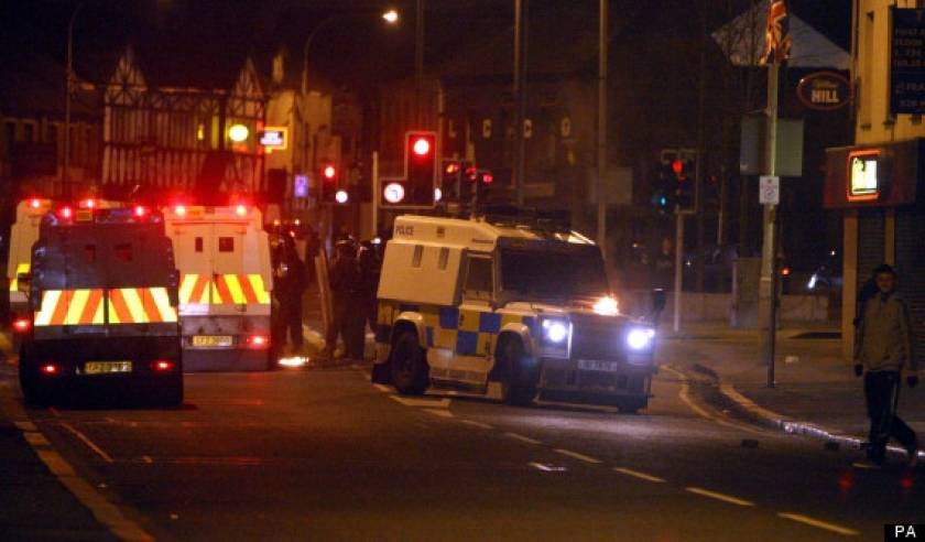 Τουλάχιστον 26 αστυνομικοί τραυματίστηκαν σε επεισόδια στο Μπέλφαστ