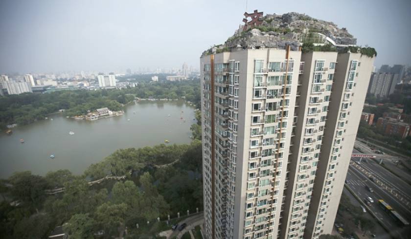 Απίστευτο! Κινέζος έχει χτίσει βίλα στην οροφή πολυώροφης πολυκατοικία