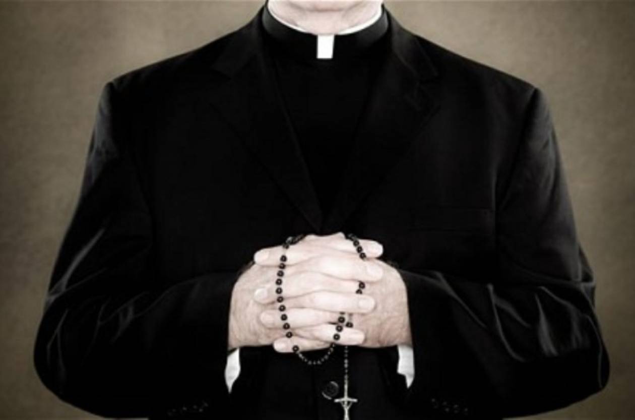 Καθαιρέθηκε πρώην ιερέας που καταδικάστηκε για παιδεραστία