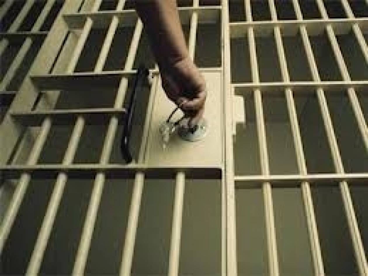 Πάρτυ κρατουμένων-αστυνομικών στα κρατητήρια Λευκωσίας