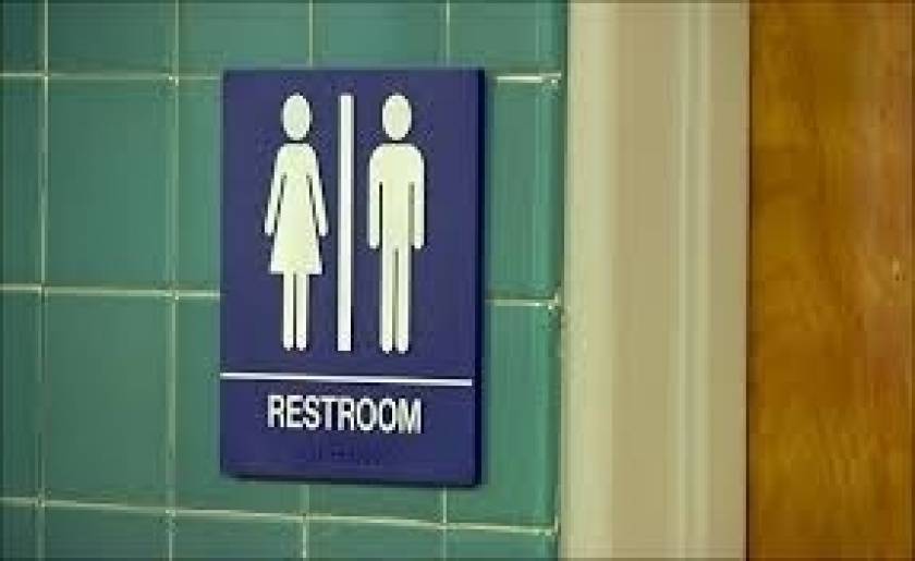 Μαθητές θα «επιλέγουν» τουαλέτα που ταιριάζει στην «ταυτότητα φύλου»!